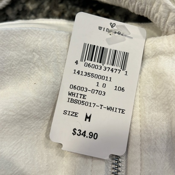 Women’s two piece short set. Brand new with tags, size medium, Windsor. - Picture 5 of 5